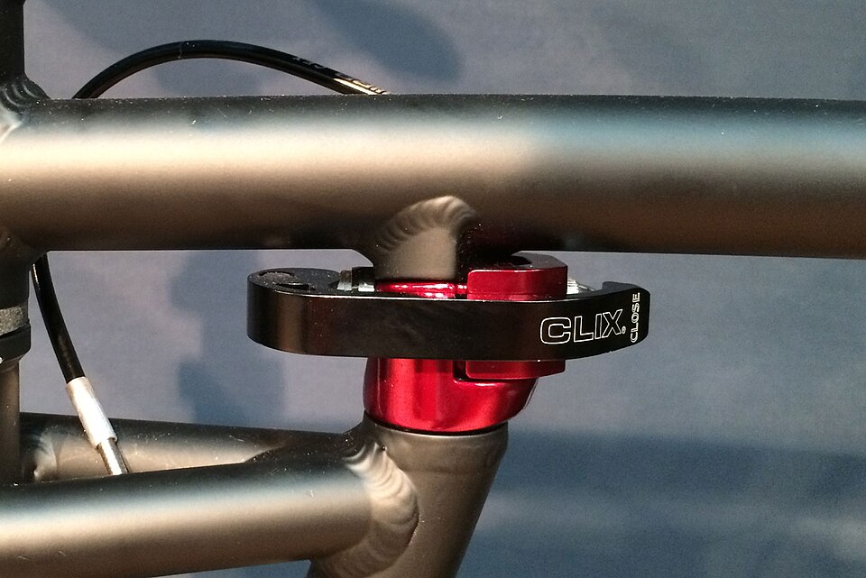 File:Montague-DirectConnec-Latch-Up-Close.jpg