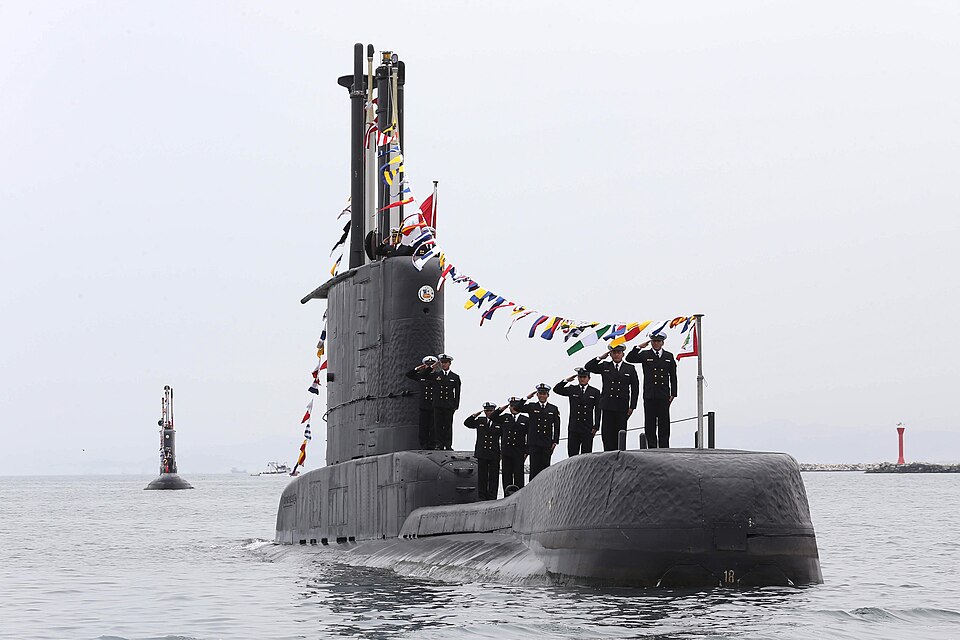 File:Peruvian submarine crew.jpg