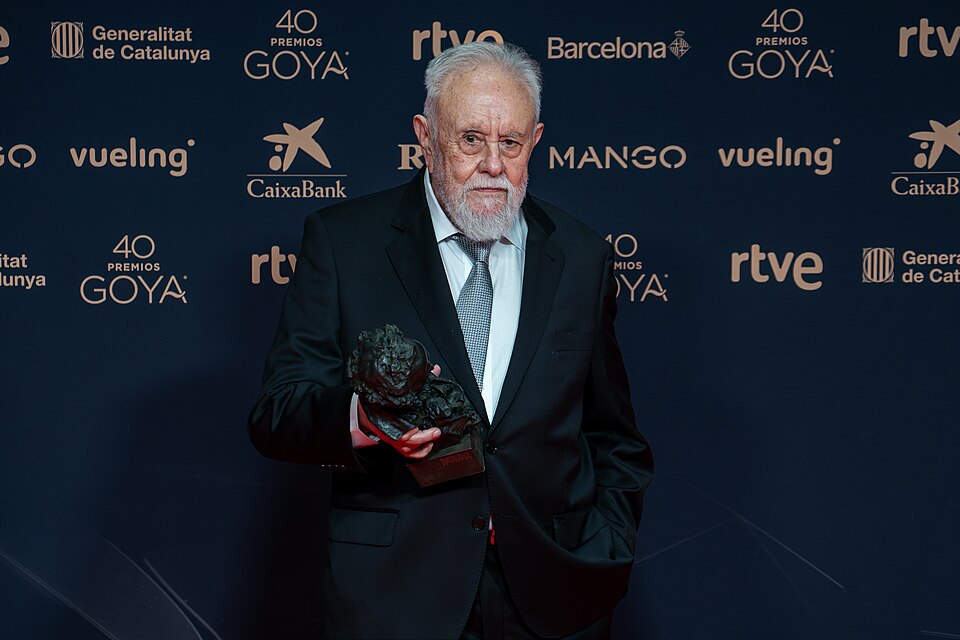 File:Premios Goya 2026 - Gonzalo Suárez-3.jpg