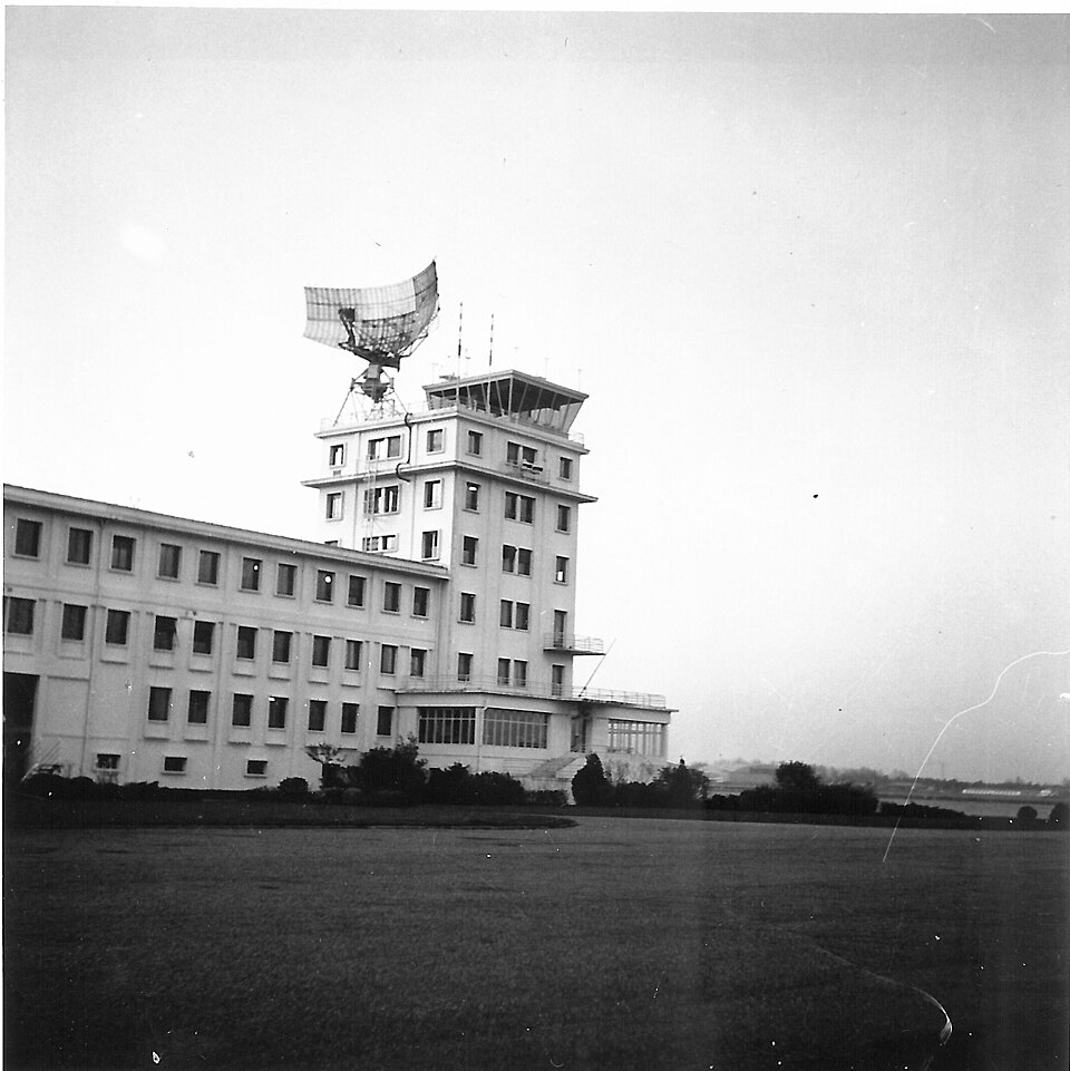 File:Aérodrome de Bordeaux-Mérignac (1966-04).jpg