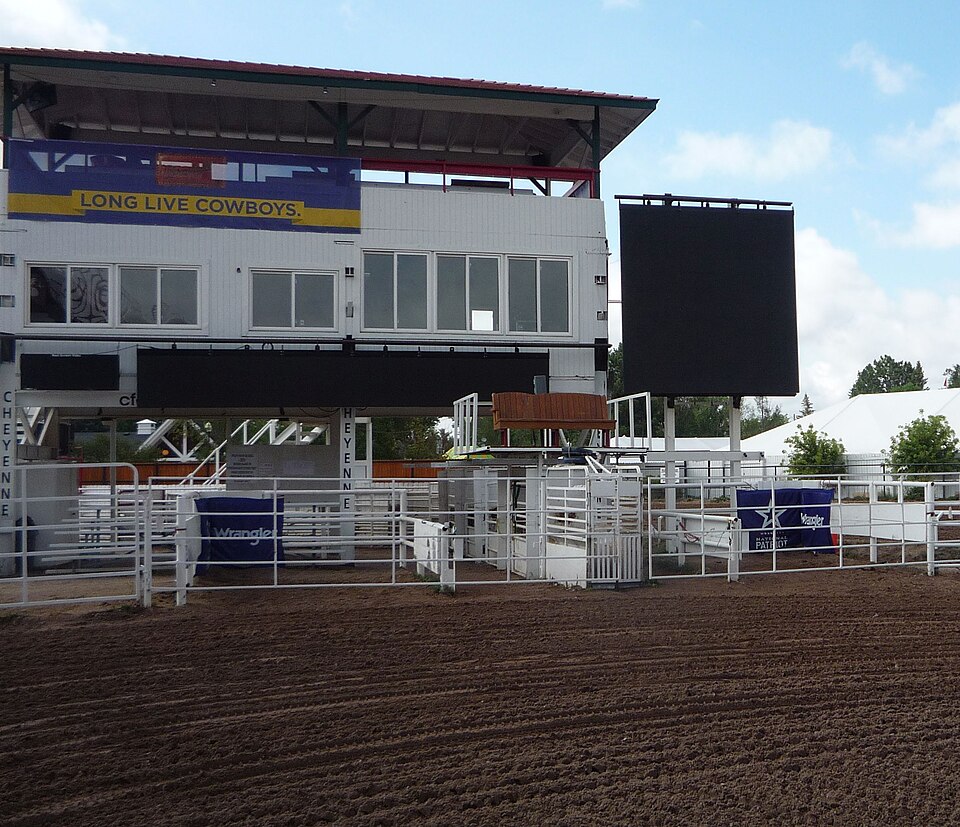 File:Chute 9 crop.jpg