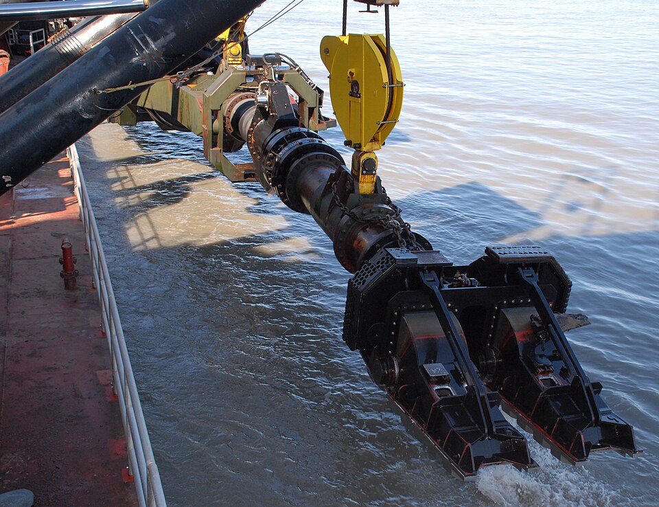 File:Essayons drag arm.jpg
