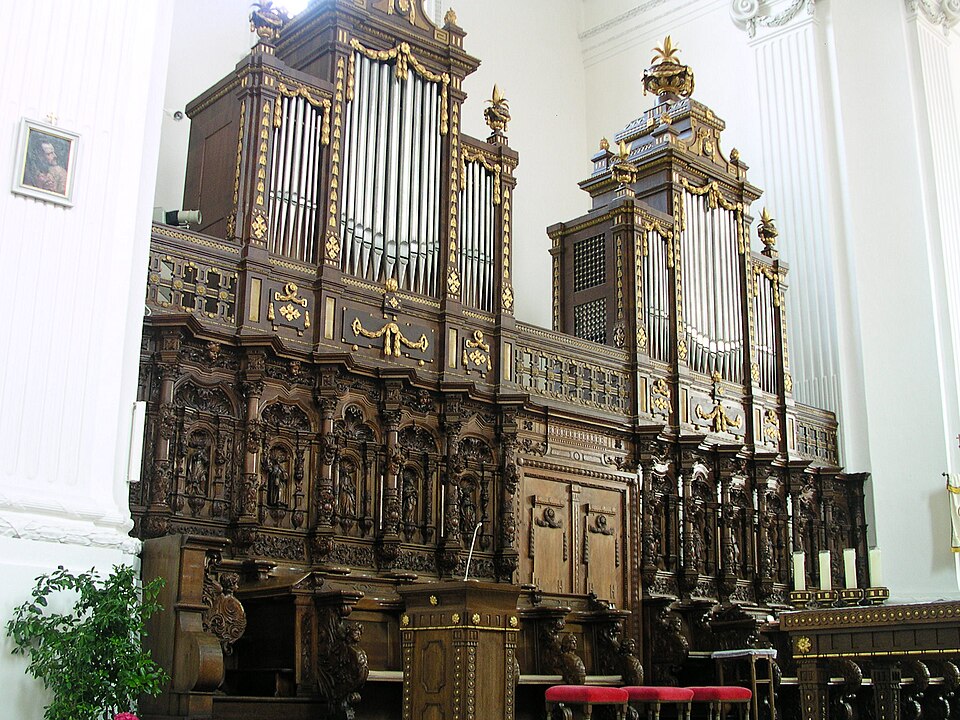 File:Rot-an-der-Rot linker-Chor-Verena.JPG