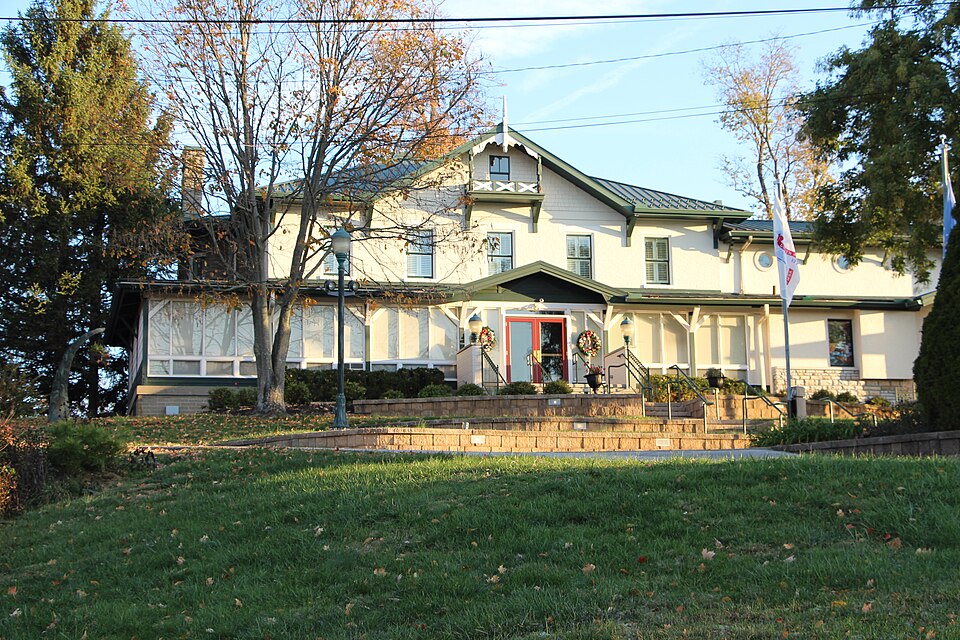 File:Behringer-Crawford Museum.jpg