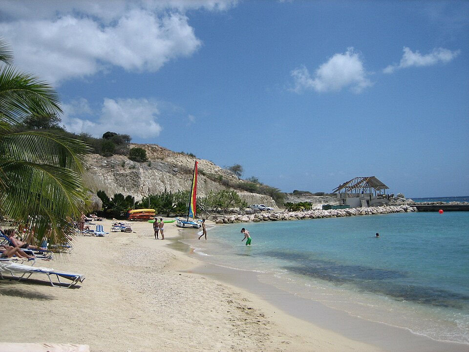 File:Blue Bay - Curacao.jpg