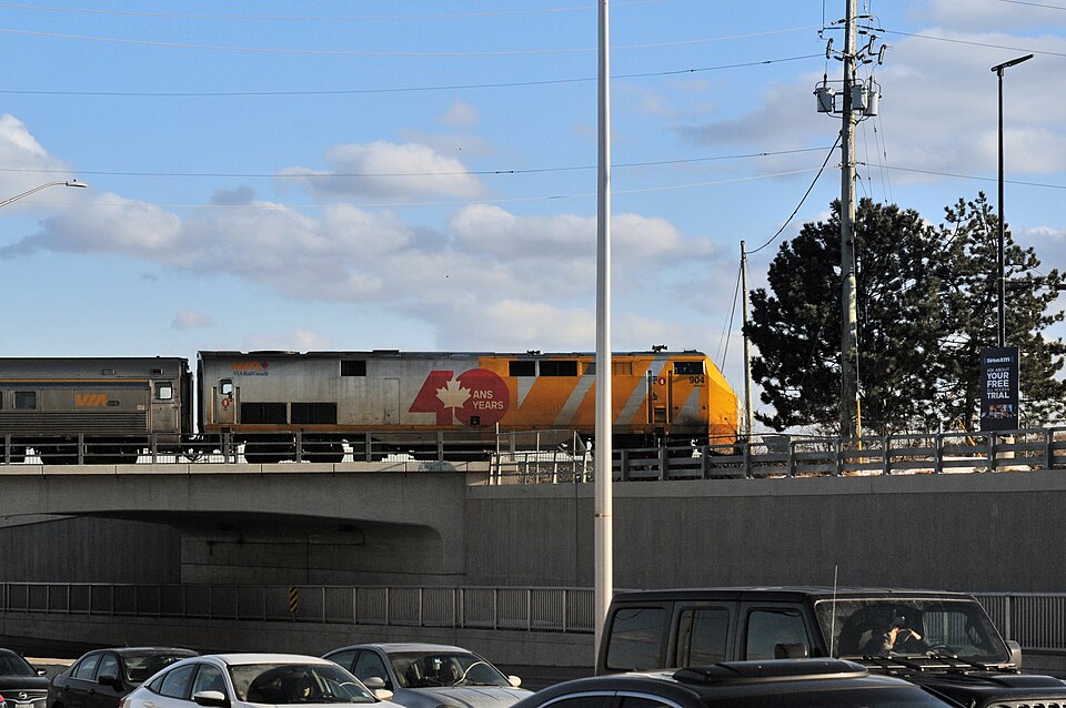 File:Brampton ON VIA-904 GE-P42DC 2019-04-01.jpg