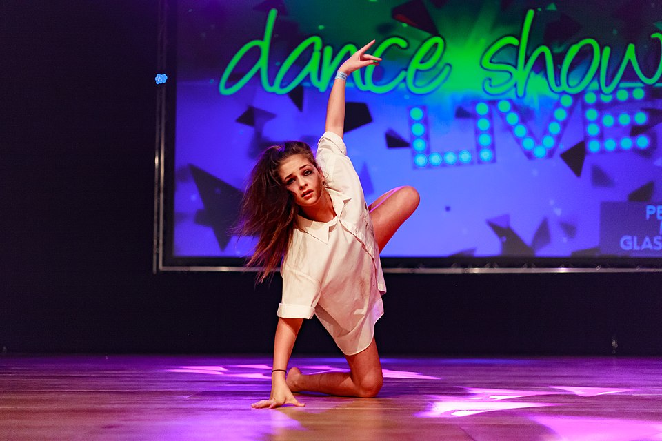 File:Dance Show LIVE.jpg