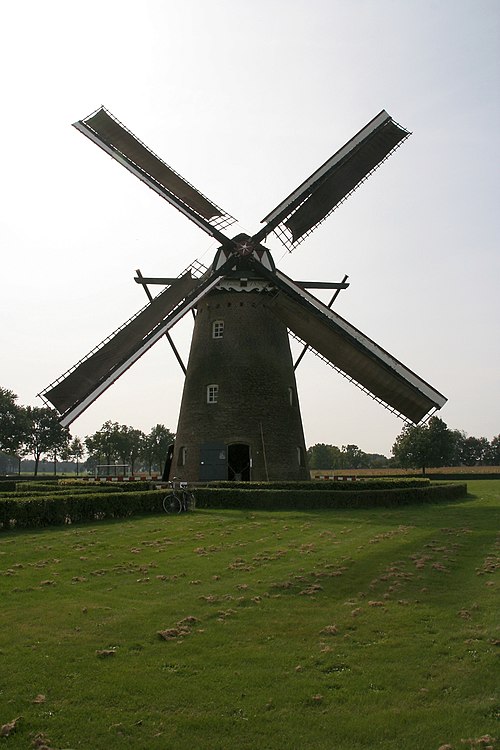 File:Hapert - korenmolen.jpg