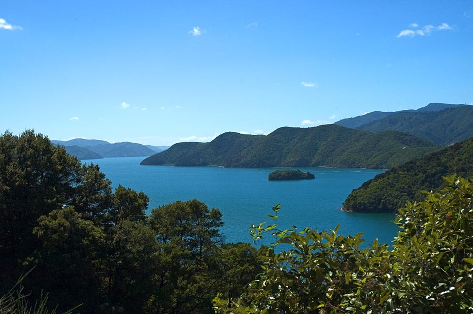 File:Queen Charlotte Sound.jpg