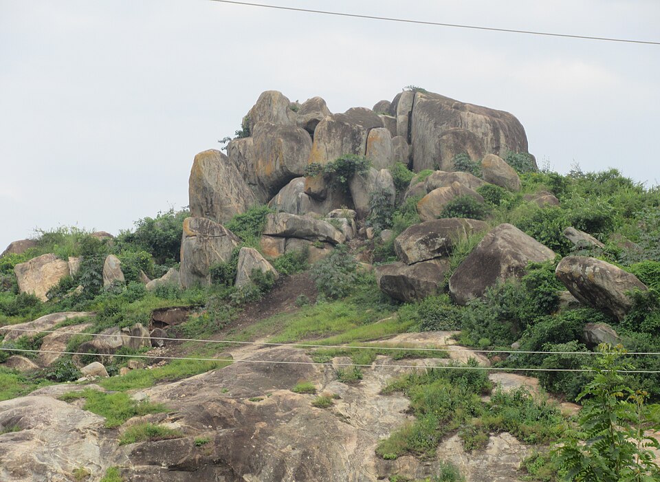 File:Rocks in Kachumbala Subcounty, Bukedea District.jpg