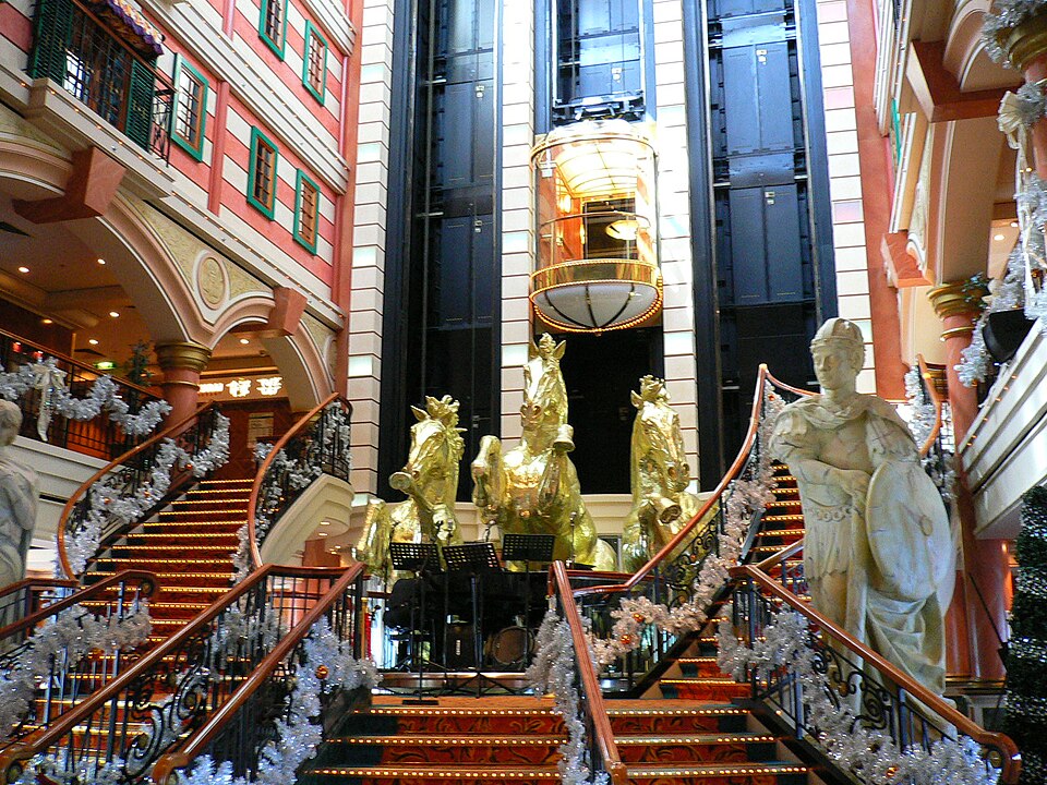 File:VirgoPiazza.JPG