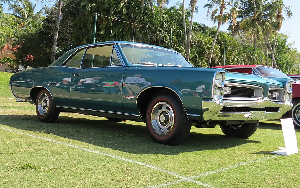File:1966 Pontiac GTO Tri-Power.jpg