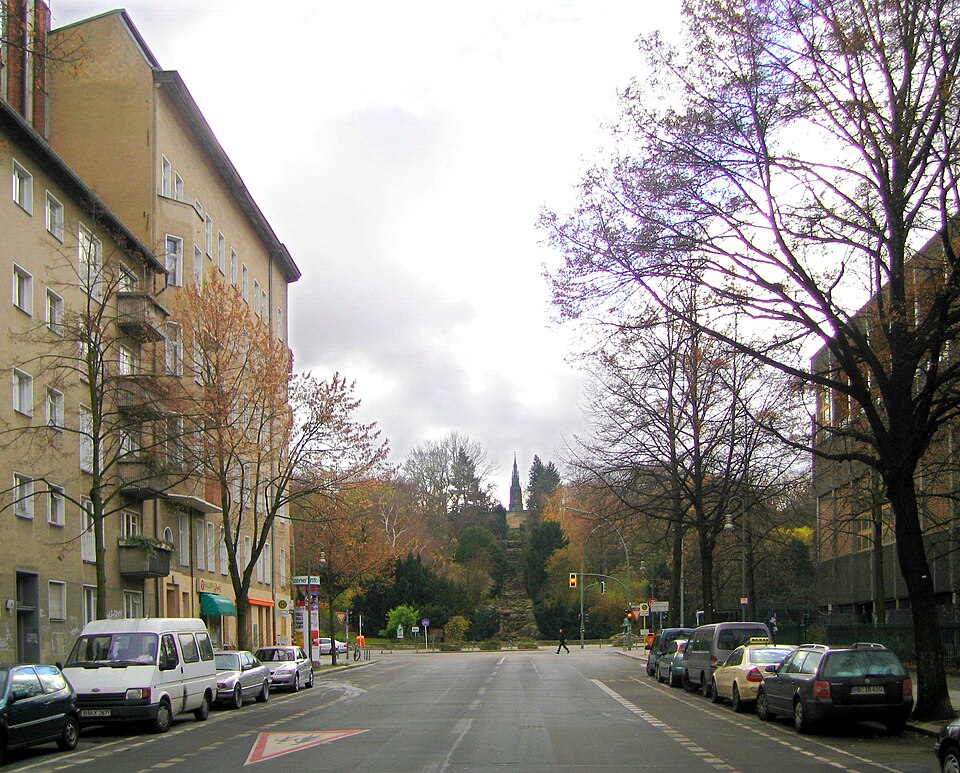 File:Blick auf Kreuzberg aus Großbeerenstraße, 2007.jpg