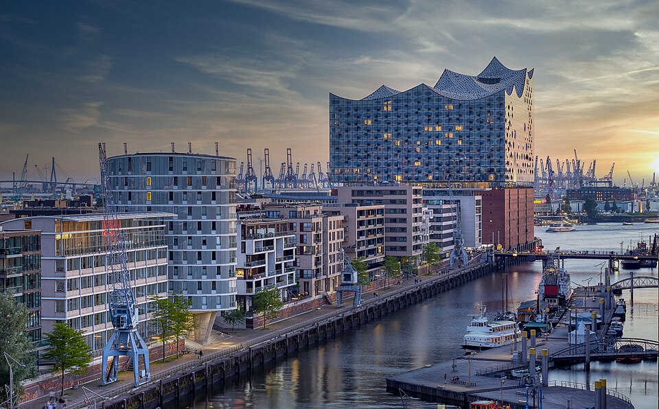 Elbphilharmonie with Kaiserkai promenade viewed from HafenCity.
