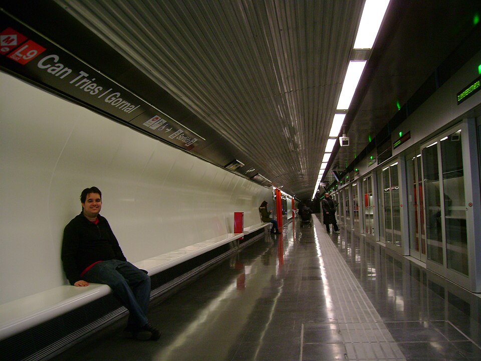 File:Estació de Can Tries-Gornal.jpg