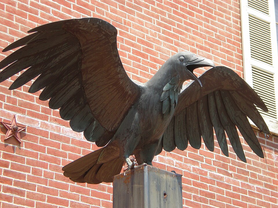 File:RavenStatue-Philadelphia.JPG