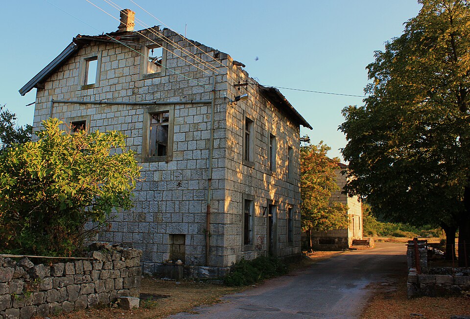 File:Selo Hum.jpg