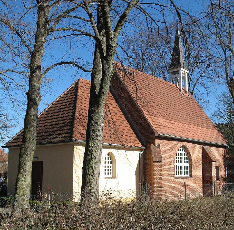 File:Staaken Gartenstadt church.jpg
