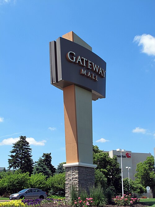 File:Gateway Mall sign, Lincoln, Nebraska, USA.jpg
