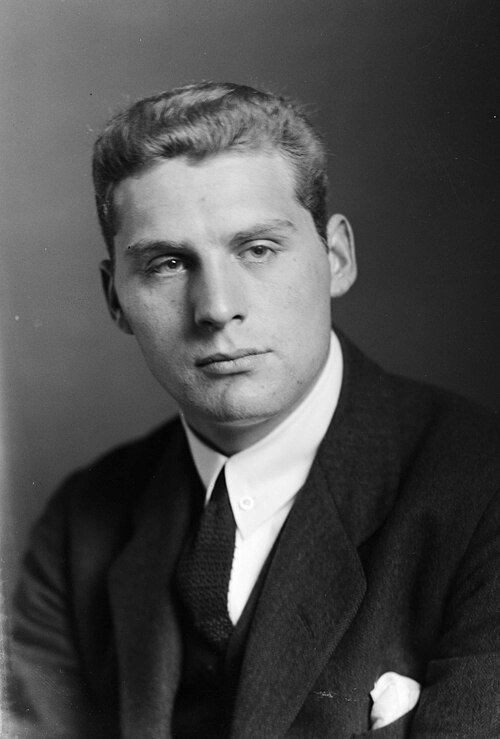 File:John Ditlev-Simonsen OB.RP11630c.jpg