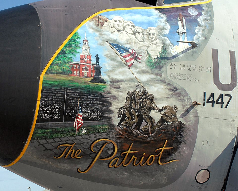 File:KC-135E Stratotanker with patriotic nose art-1447cropped.jpg
