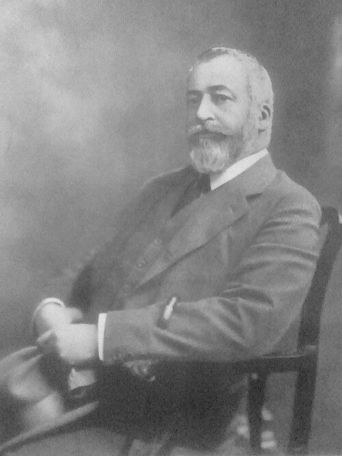 File:Manuel Güiraldes.jpg