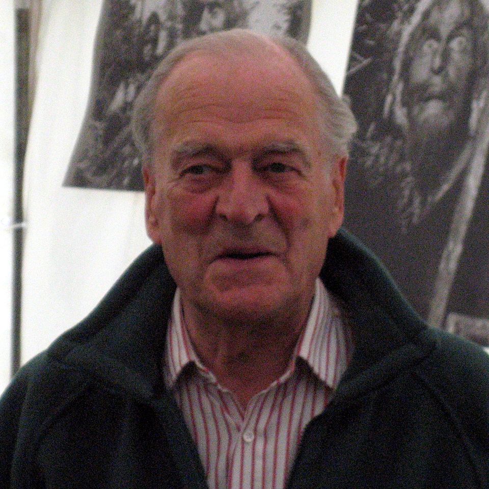 File:Moray Watson 2009.jpg