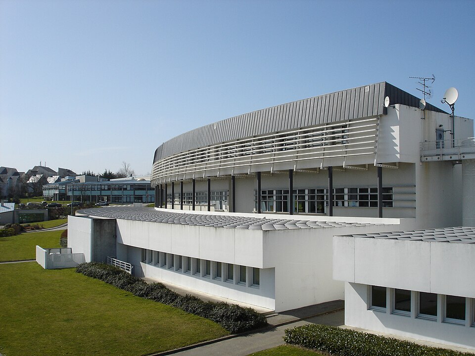 File:École d'ingénieurs de l'université de Caen.jpg