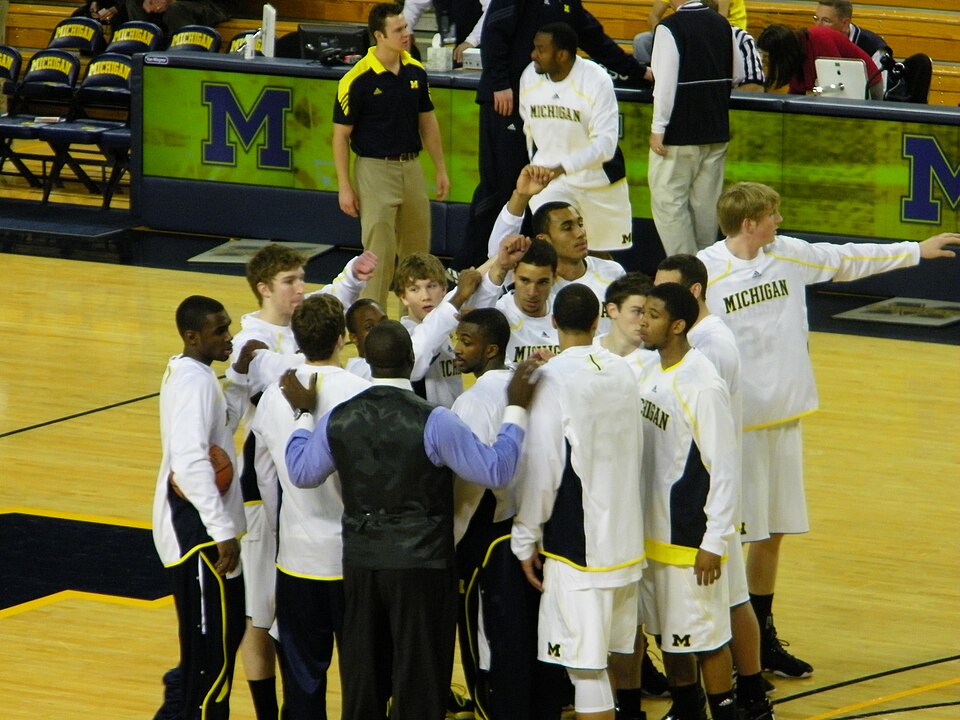 File:20101223 Wolverines hoops team.jpg