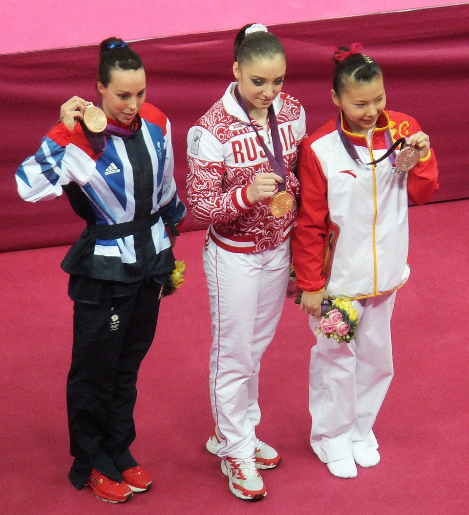 File:Elizabeth Tweddle with her bronze.jpg
