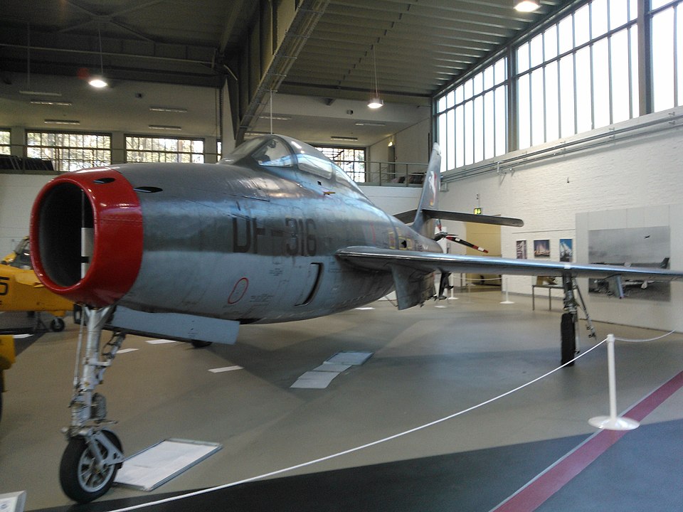 File:F-84 Republic F-84F „Thunderstreak“.jpg