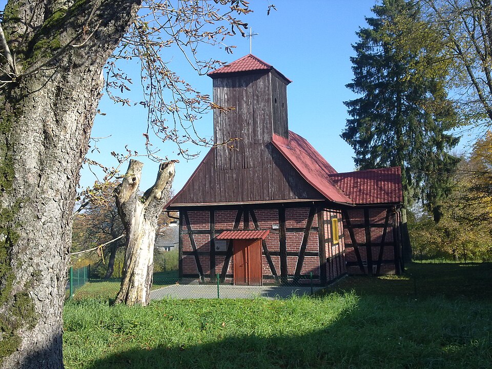 File:Górnica kościół.jpg