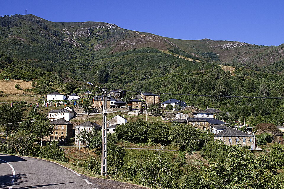 File:Marentes (Ibias, Asturias).jpg