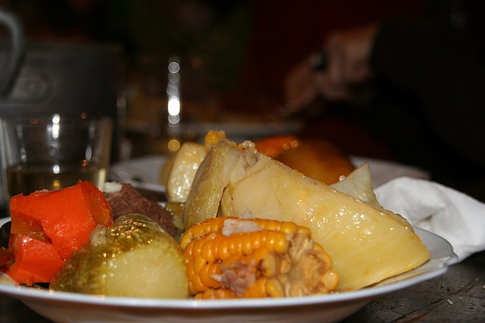 File:Plato de puchero canario.jpg