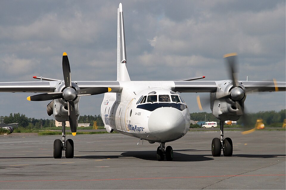 File:UTair Cargo Antonov An-26.jpg