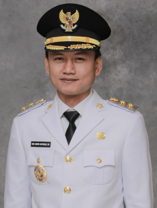 File:Wakil Bupati Pandeglang Iing A.png