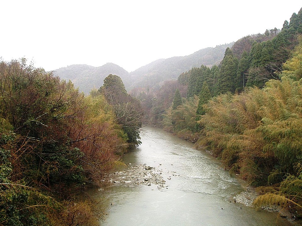 File:Isumi River near Saniku Gakuin 2012033102.jpg