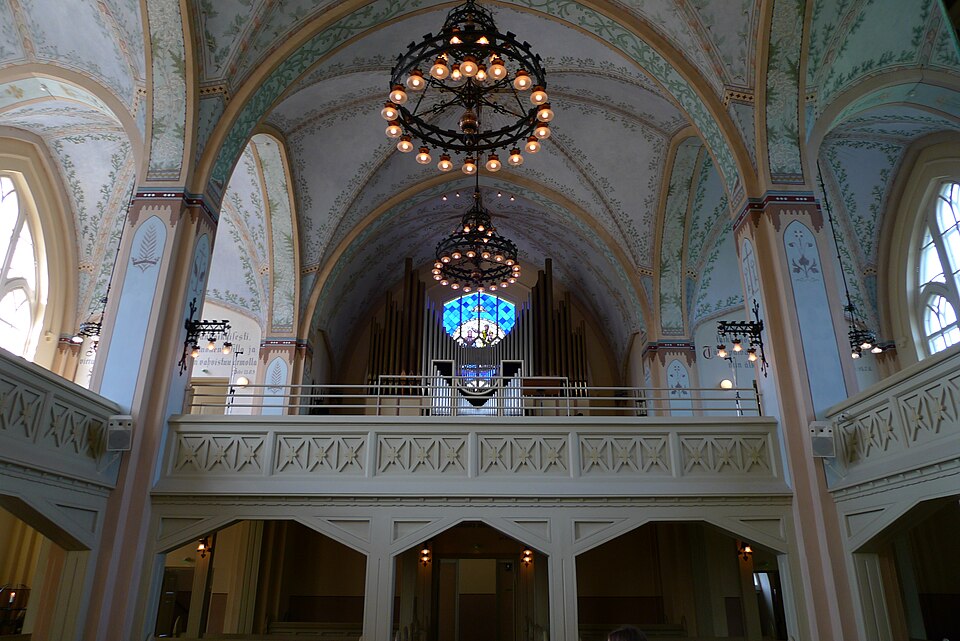 File:Joensuu Church interior 20090719 01.jpg