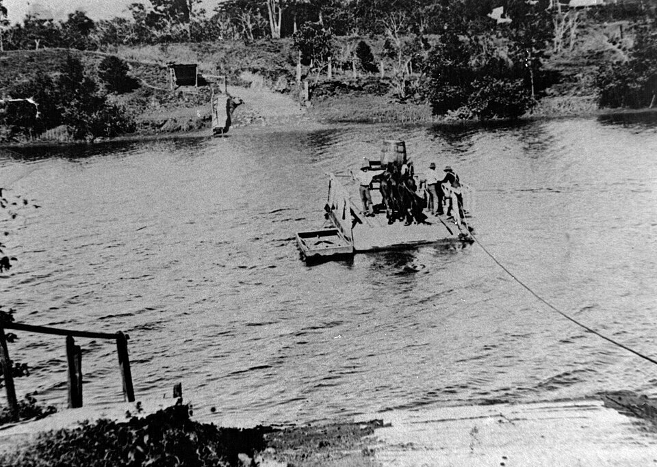File:Johnstone River Ferry at Geraldton.jpg