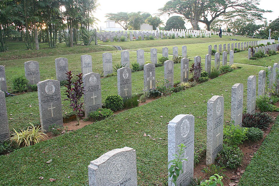 File:Kranji Military Graves 02.jpg