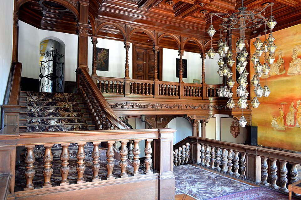 File:Wnętrze zamku, Moszna - panoramio.jpg