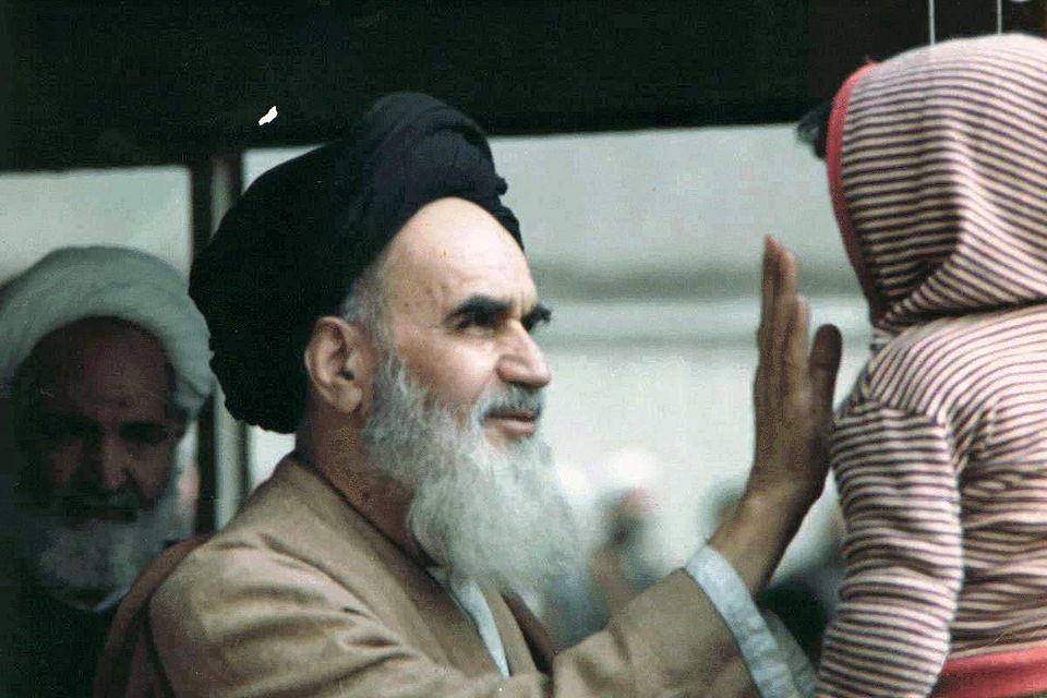 File:بچه و خمینی.JPG