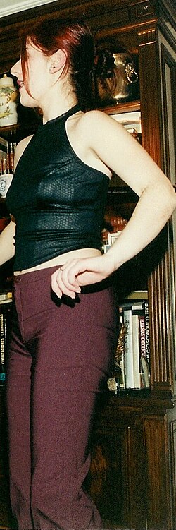 File:Aintzane Esther and Estitxu (cropped).jpg