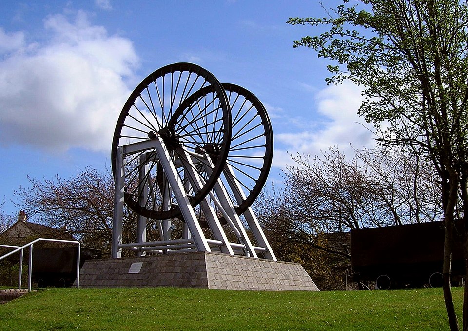 File:Cambuslang Memorial.jpg
