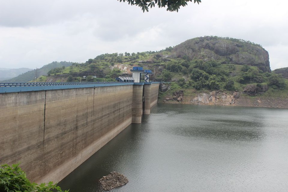 File:Cheruthoni dam.jpg
