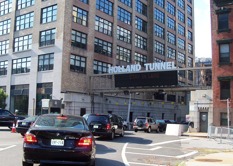 File:Holland Tunnel Entrance - panoramio.jpg