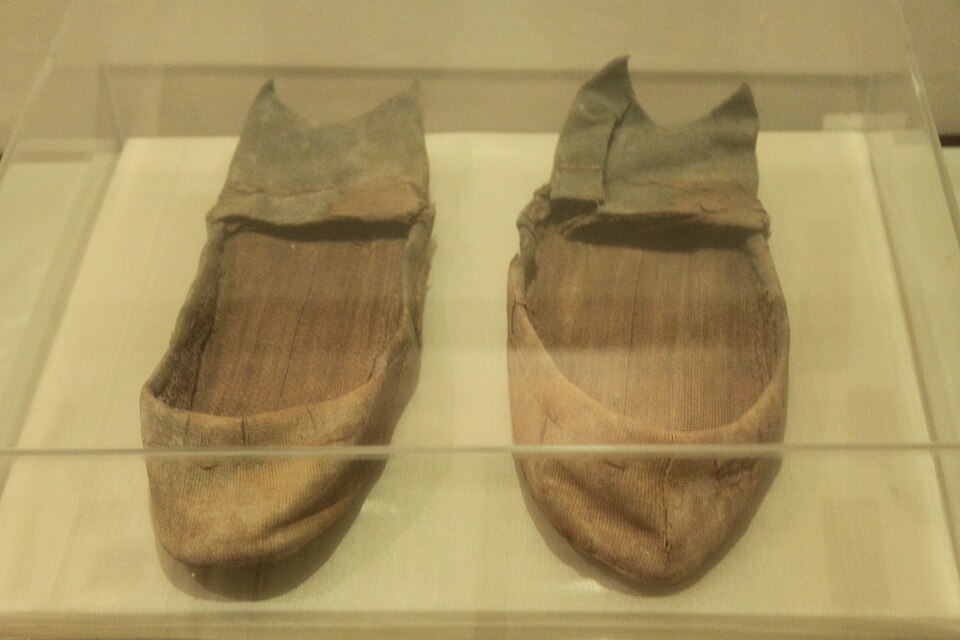 File:Mawangdui Han Shoes (10113056864).jpg