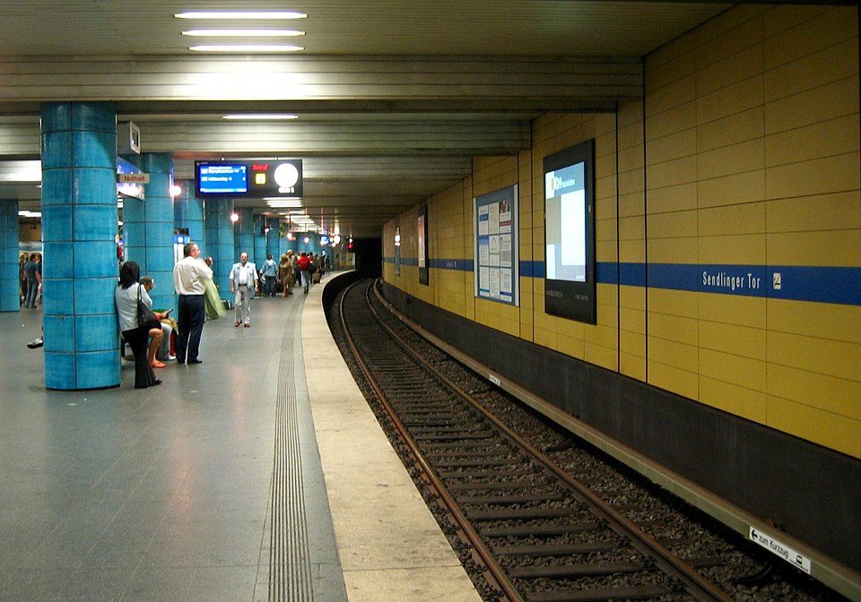 File:U-Bahnhof Sendlinger Tor 01.jpg