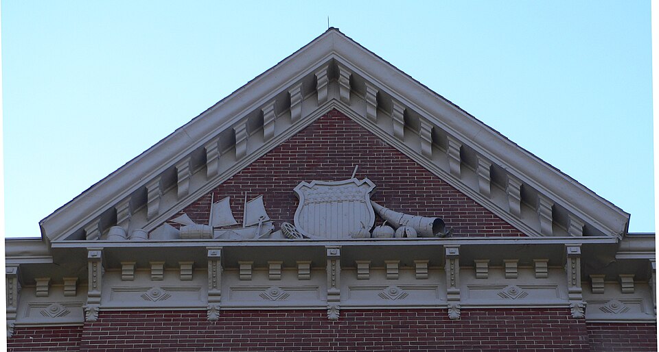 File:Washington County, Nebraska courthouse N pediment.JPG