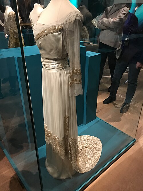 File:Ball dress art nouveau.jpg